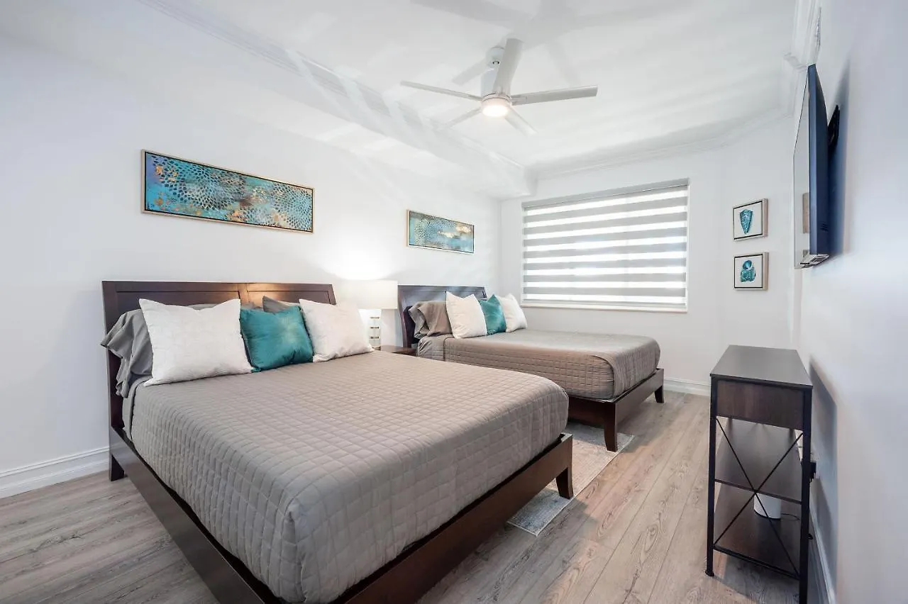 Aparthotel Club Se7En At Beachcomber George Town